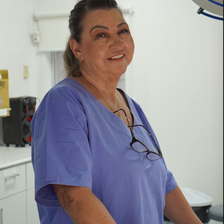 close-up-hands-holding-breast-implants_3